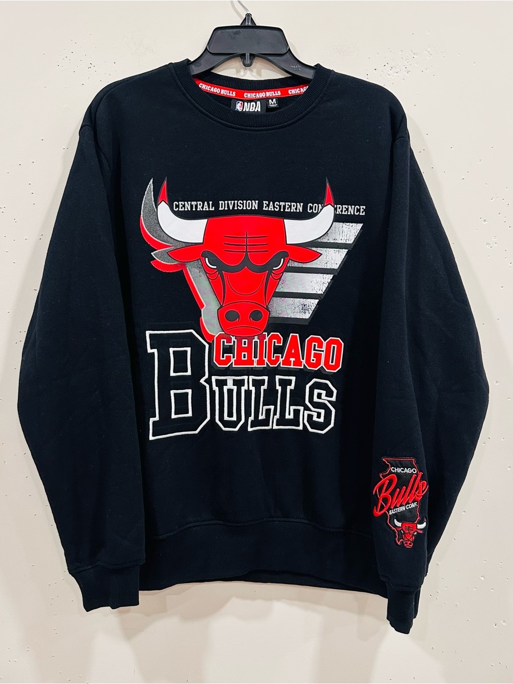 NBA Chicago Bulls Sweatshirt Eastern Conference Black Crewneck Retro Style M